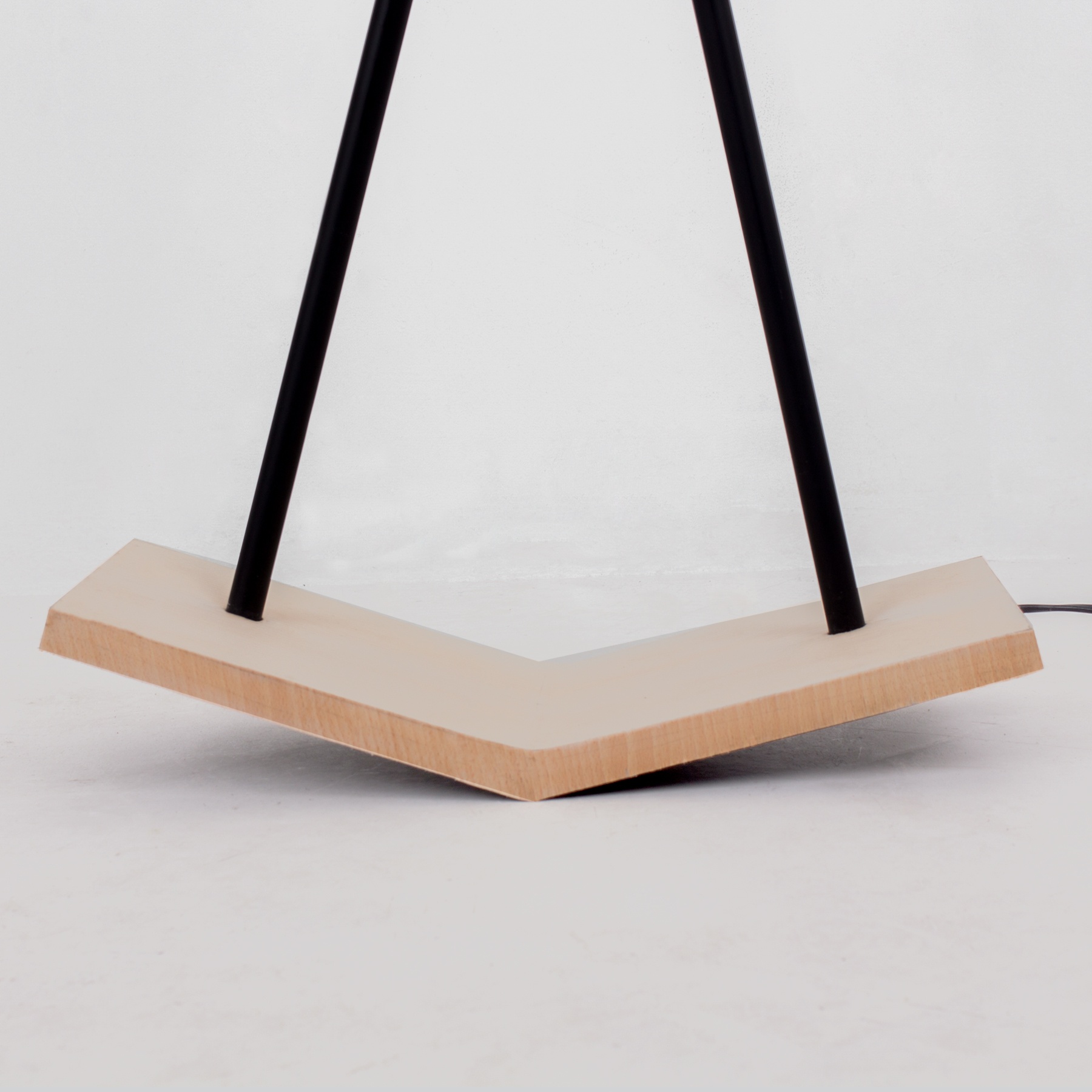 TOPPLE. - Image 2