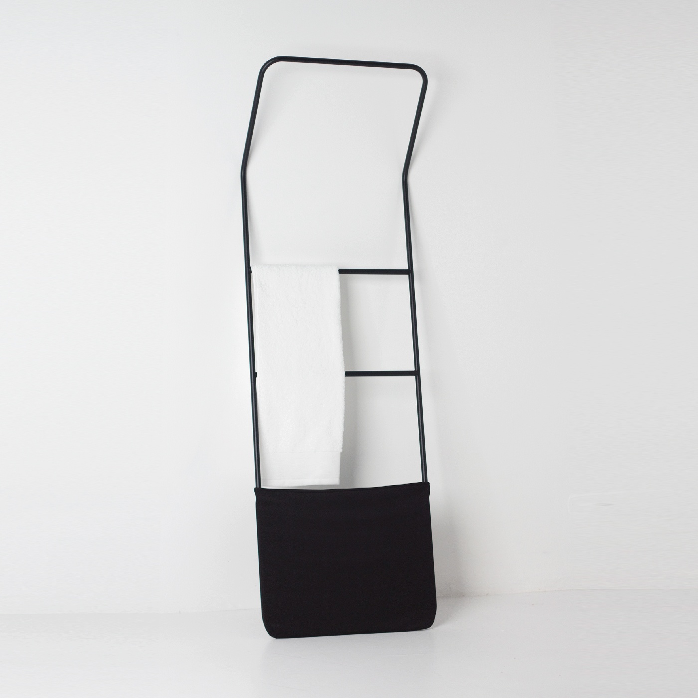 LADDER. - Image 6
