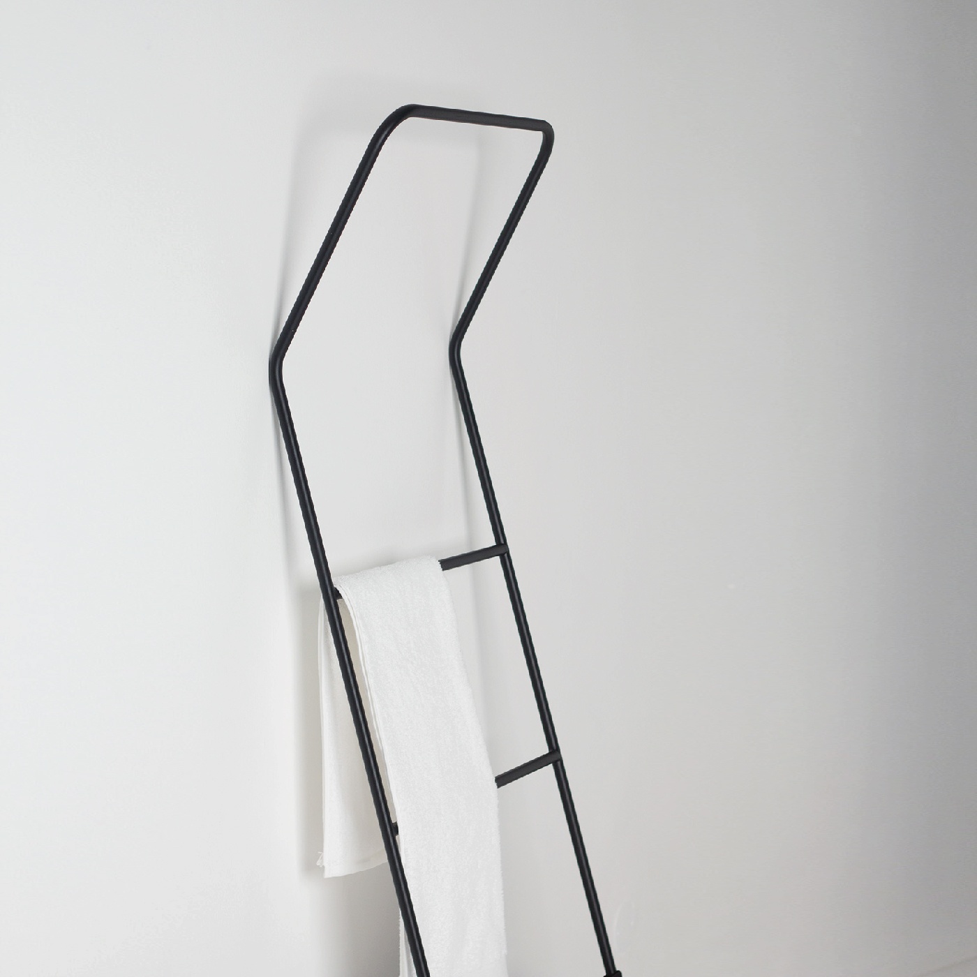 LADDER. - Image 3